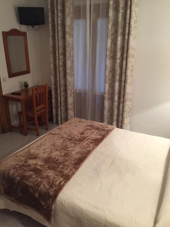 Hostal Alcázar Toledo Esterno foto