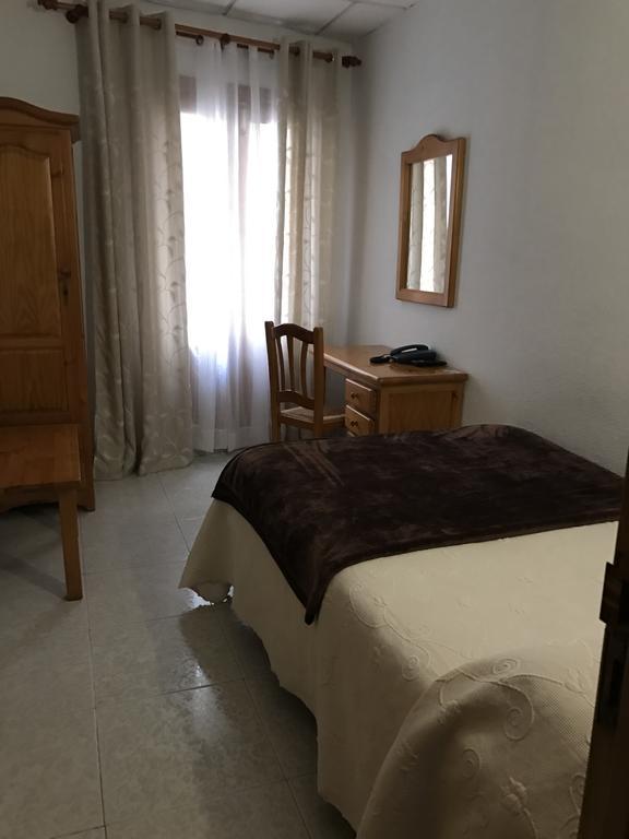 Hostal Alcázar Toledo Esterno foto