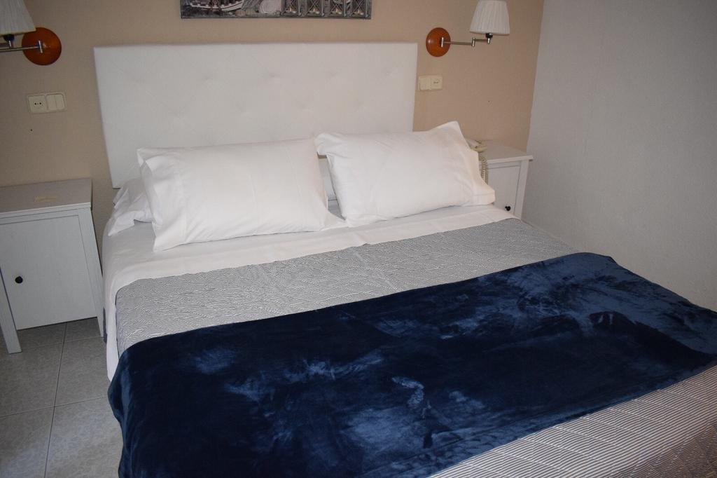 Hostal Alcázar Toledo Esterno foto